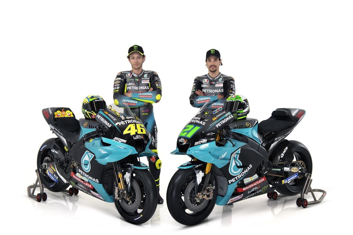 Valentino Rossi y Franco Morbidelli, hoy en la presentación del equipo Petronas Yamaha. Valentino Rossi y Franco Morbidelli, hoy en la presentación del equipo Petronas Yamaha.
