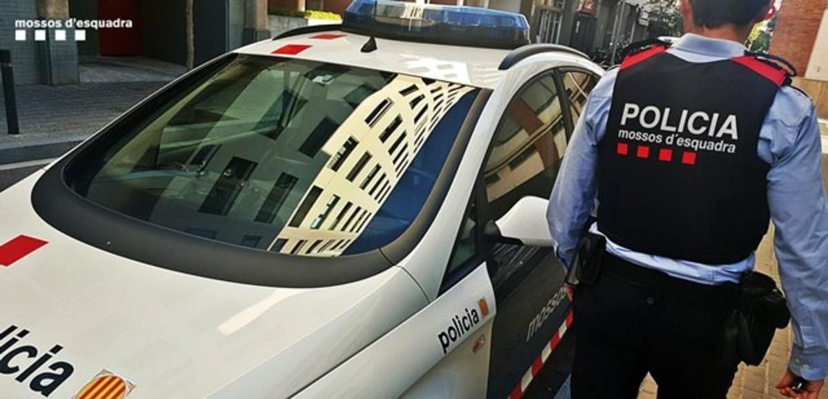 Una patrulla de los Mossos d’Esquadra, en una imagen de archivo. Una patrulla de los Mossos d’Esquadra, en una imagen de archivo.