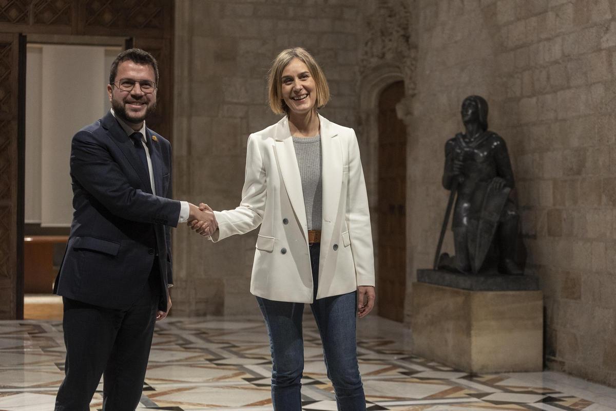El Govern i els comuns tanquen l’acord dels pressupostos El Govern i els comuns tanquen l’acord dels pressupostos