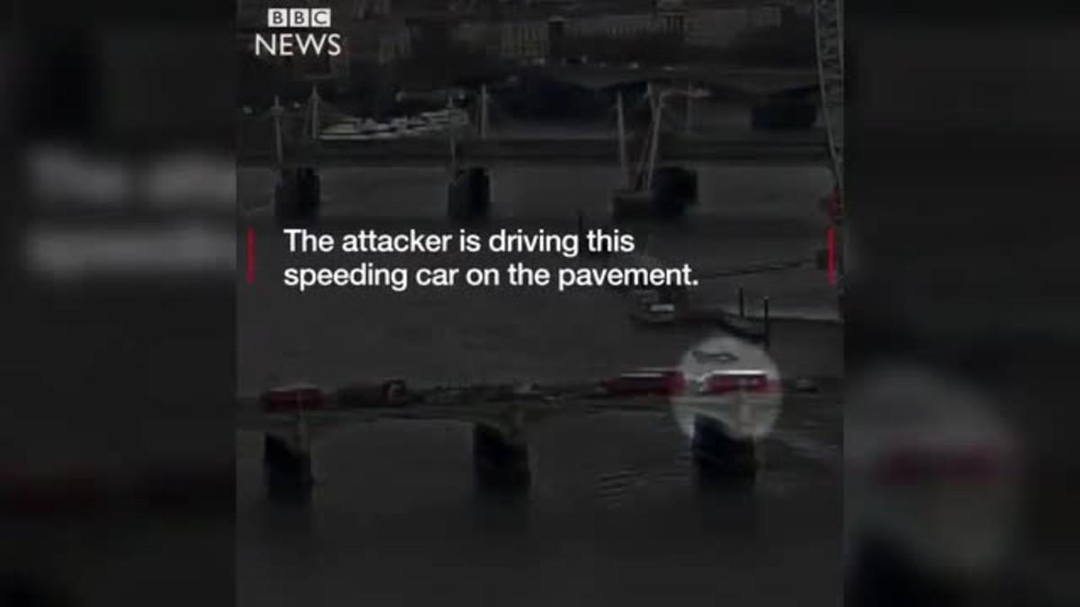 Vídeo que capta el momento en que el terrorista arrolla a los peatones en el puente sobre el Támesis y que hace que una mujer caiga al río.