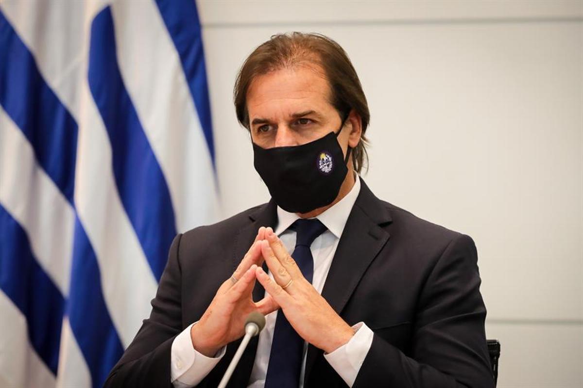 Uruguay anuncia la compra de vacunas de Pfizer y Sinovac