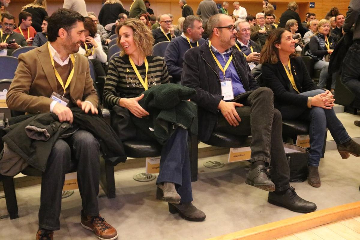 Jordi Puigneró, Àngels Chacón, Miquel Buch y Meritxell Budó, este sábado durante el consell nacional del PDECat. Jordi Puigneró, Àngels Chacón, Miquel Buch y Meritxell Budó, este sábado durante el consell nacional del PDECat.
