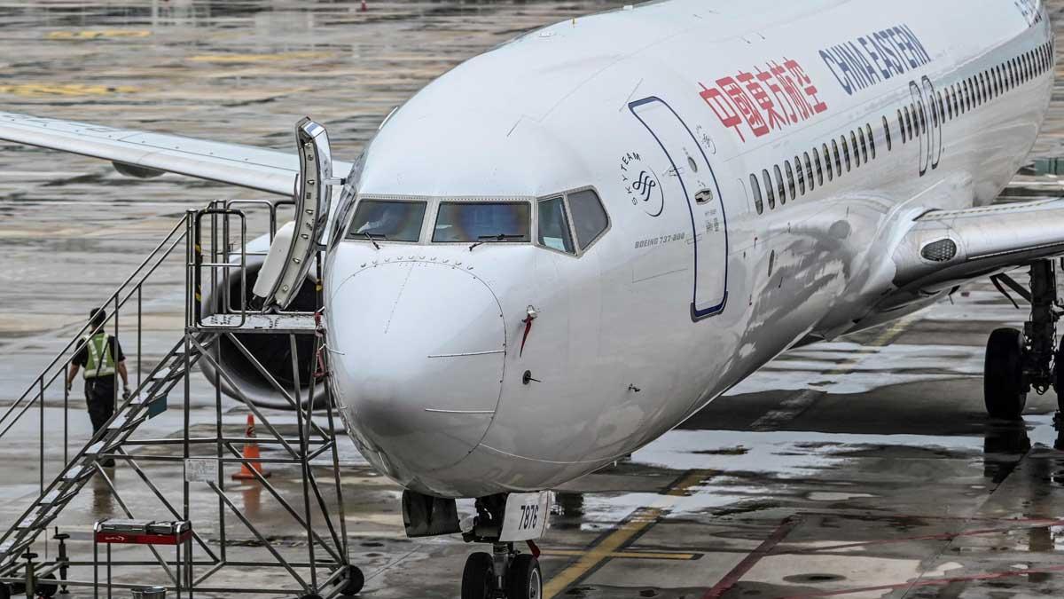 Un avión Boeing 737-800 de China Eastern Airlines en el aeropuerto de Tianhe, en Wuhan.