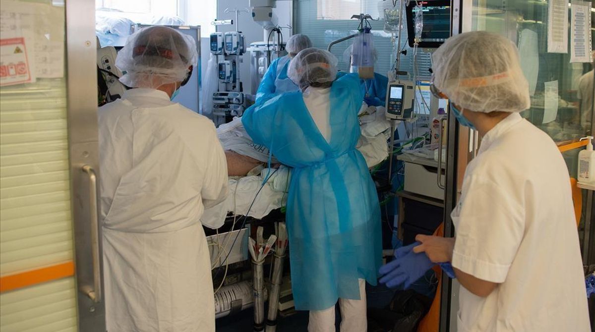 Área para el cuidado de paciente graves con covid en el Hospital Clínic de Barcelona. Área para el cuidado de paciente graves con covid en el Hospital Clínic de Barcelona.