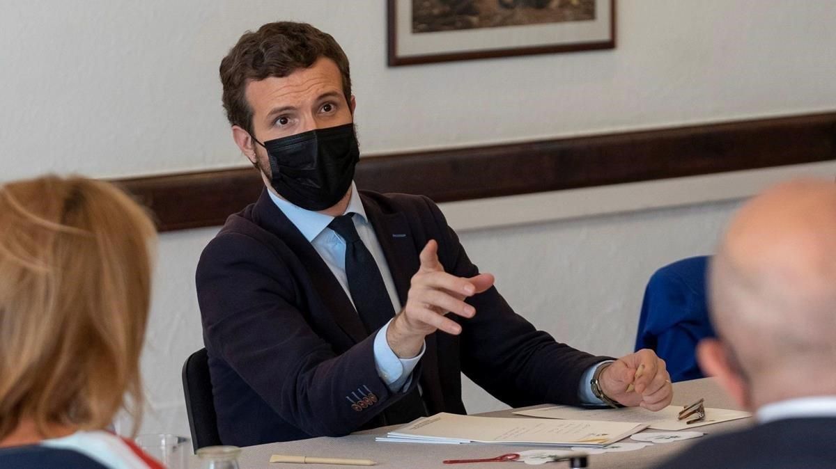 Pablo Casado, durante una reunión en La Gomera (Canarias), este viernes. Pablo Casado, durante una reunión en La Gomera (Canarias), este viernes.