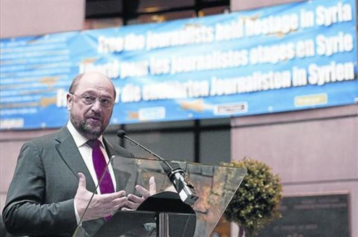 Martin Shultz, presidente del Parlamento Europeo, ayer, en el acto de homenaje a los reporteros de Siria. Martin Shultz, presidente del Parlamento Europeo, ayer, en el acto de homenaje a los reporteros de Siria.