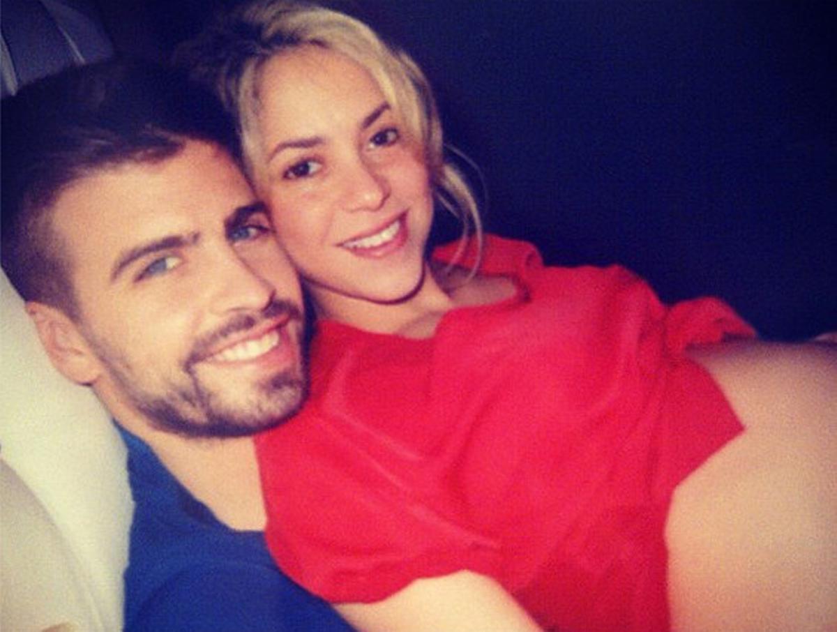 Shakira enseña en Twitter la barriga de embarazada