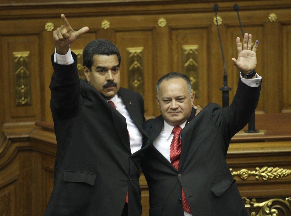 Nicolás Maduro junto a su mano derecha, Diosdado Cabello. Nicolás Maduro junto a su mano derecha, Diosdado Cabello.