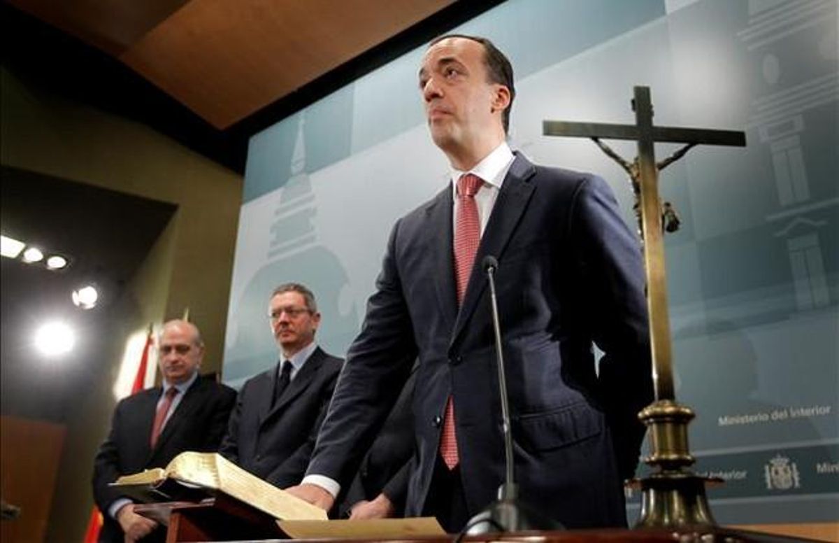 El nuevo secretario de Estado de seguridad, Francisco Martínez, en su toma de posesión, este lunes. JOSÉ LUIS ROCA El nuevo secretario de Estado de seguridad, Francisco Martínez, en su toma de posesión, este lunes. JOSÉ LUIS ROCA