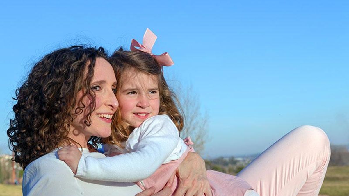 Ingrid Cobos posa con su hija para la campaña de Geicam ’Cáncer de mama y el deseo de ser madre’. Ingrid Cobos posa con su hija para la campaña de Geicam ’Cáncer de mama y el deseo de ser madre’.