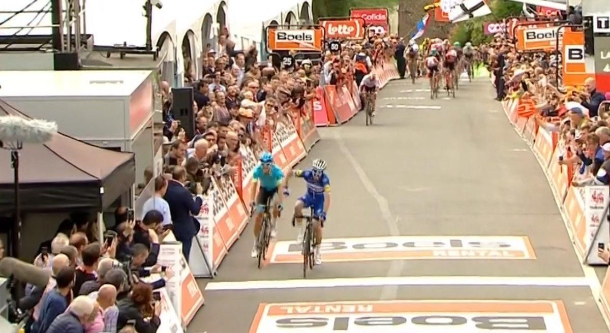 Alaphilippe y Fuglsang, en la cima de Huy. Alaphilippe y Fuglsang, en la cima de Huy.