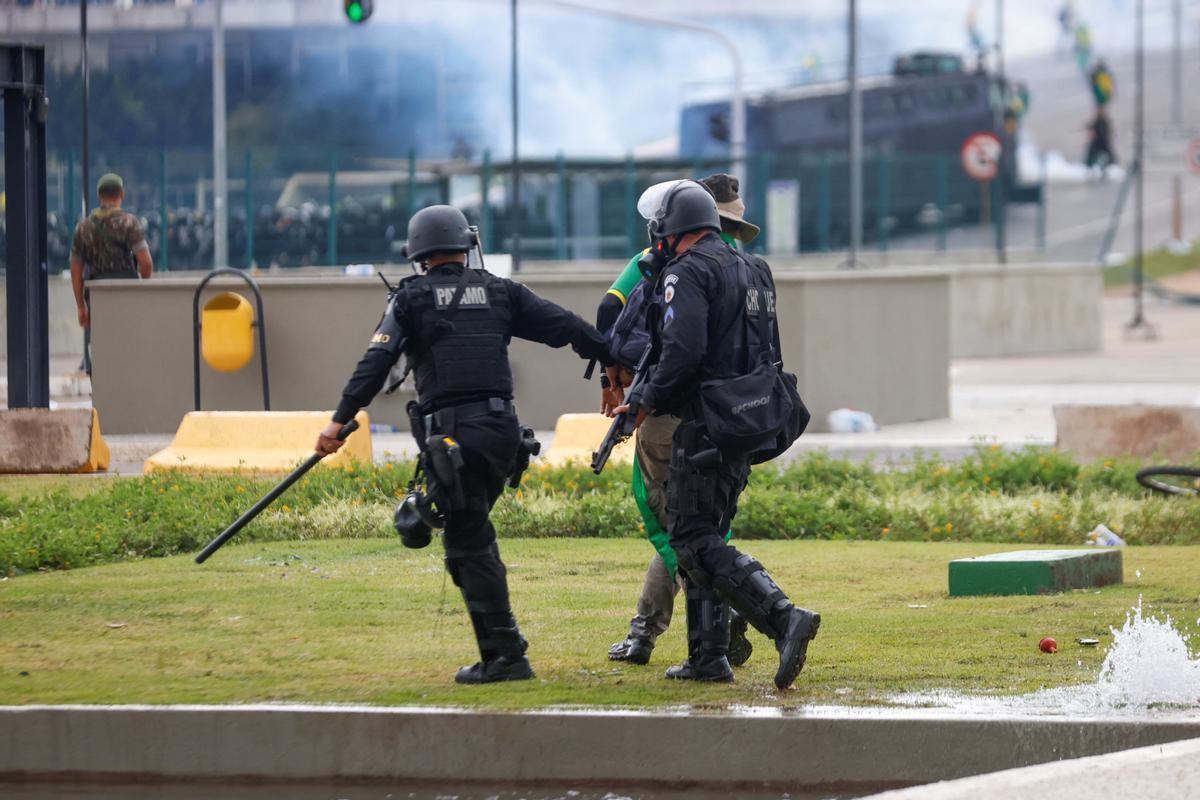 Las Imágenes Del Asalto De Los Seguidores De Bolsonaro Al Palacio ...