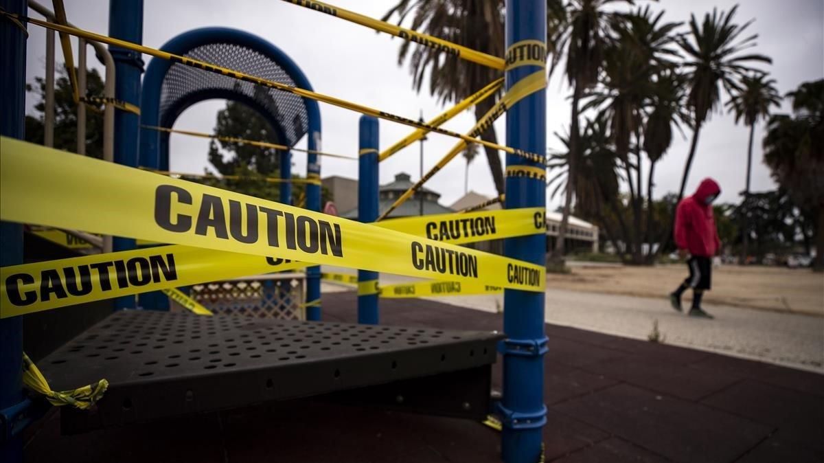 Un parque de niños clausurado por el coronavirus en Los Ángeles Un parque de niños clausurado por el coronavirus en Los Ángeles