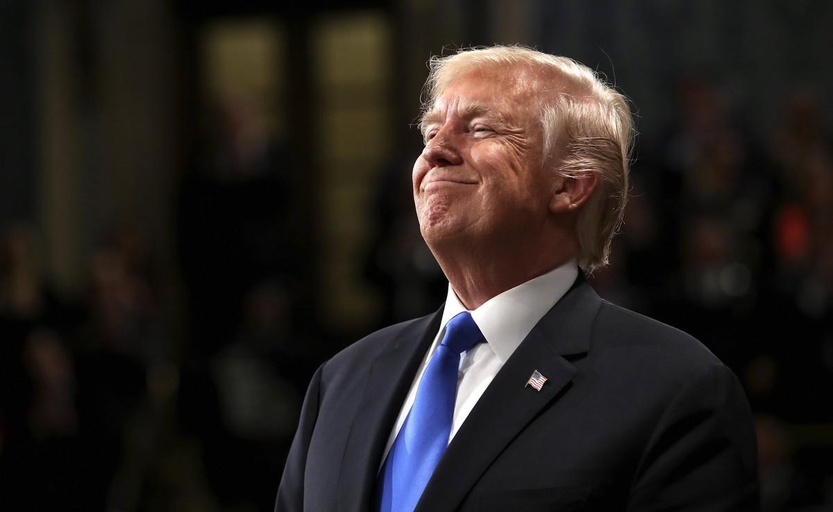 Trump sonríe durante el discurso sobre el Estado de la Unión ante el Congreso, en Washington (Estados Unidos).