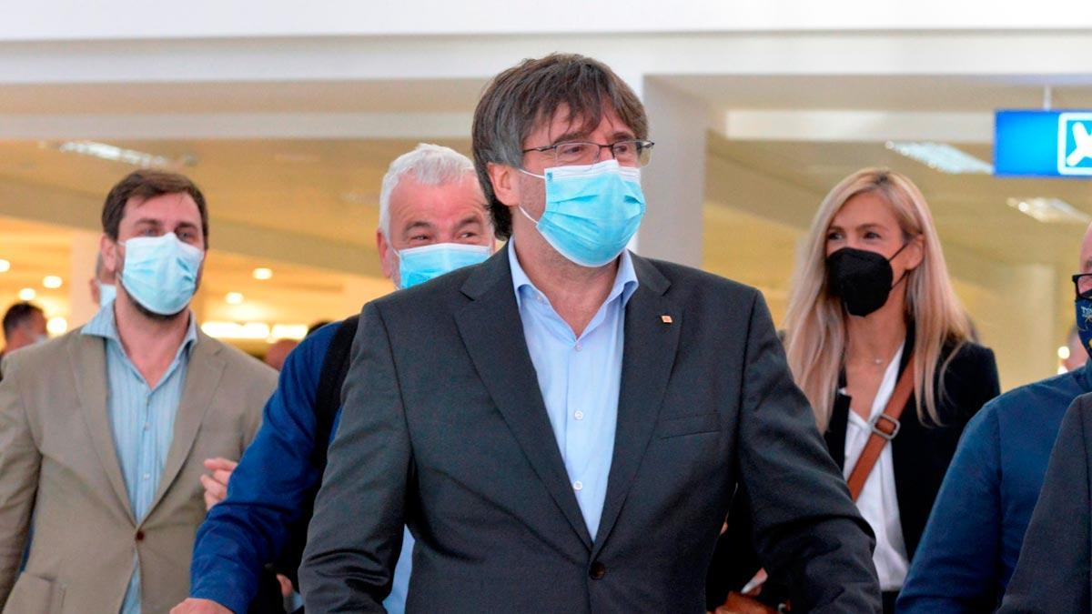 Carles Puigdemont, a su llegada al aeropuerto de L’Alguer. Carles Puigdemont, a su llegada al aeropuerto de L’Alguer.