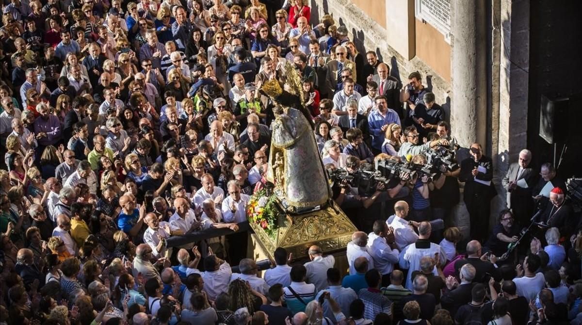 Acto de desagravio a la Virgen de los Desamparados organizado por el cardenal Cañizares tras el polémico cartel de Endavant. Acto de desagravio a la Virgen de los Desamparados organizado por el cardenal Cañizares tras el polémico cartel de Endavant.