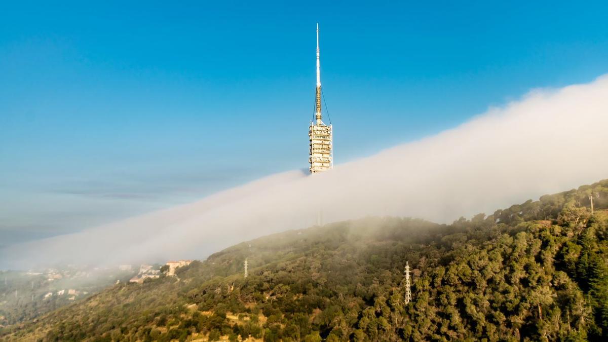 Nube sobre Collserola. Nube sobre Collserola.