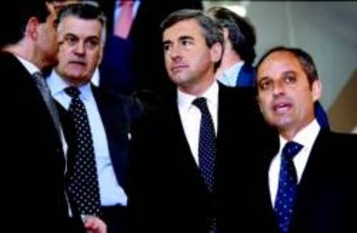 Costa, Bárcenas, Acebes y Camps (de izquierda a derecha), en la Feria de Valencia en abril del 2008. Costa, Bárcenas, Acebes y Camps (de izquierda a derecha), en la Feria de Valencia en abril del 2008.