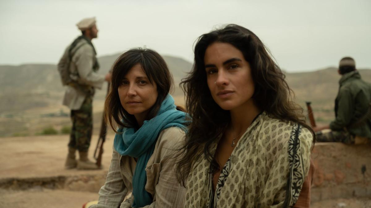 Marian Álvarez y Fariba Sheikhan, en un momento del rodaje de ’La Unidad: Kabul’. Marian Álvarez y Fariba Sheikhan, en un momento del rodaje de ’La Unidad: Kabul’.