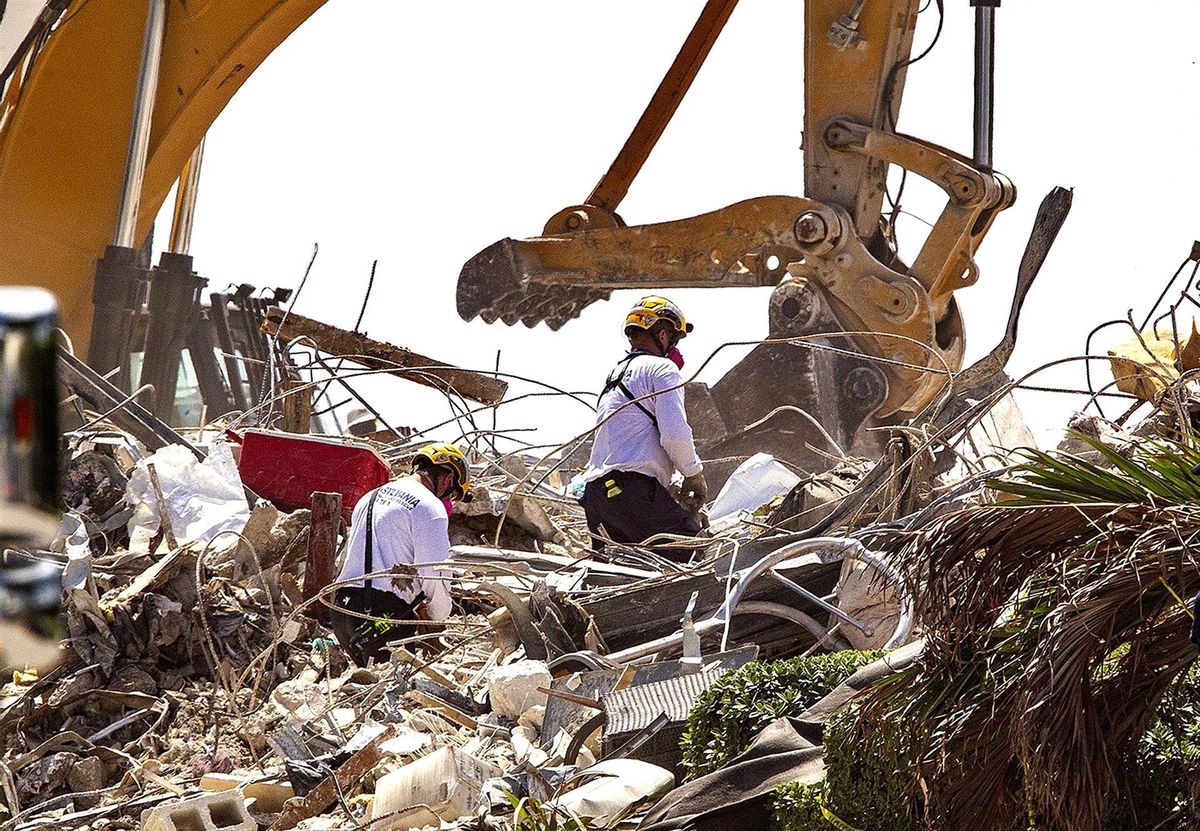 Trabajos de desescombro en el edificio derrumbado en Surfside. Trabajos de desescombro en el edificio derrumbado en Surfside.