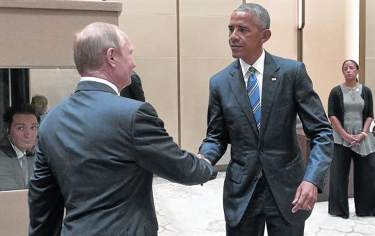 Frío saludo entre Obama y Putin, en una cumbre en Hangzhou (China). Frío saludo entre Obama y Putin, en una cumbre en Hangzhou (China).