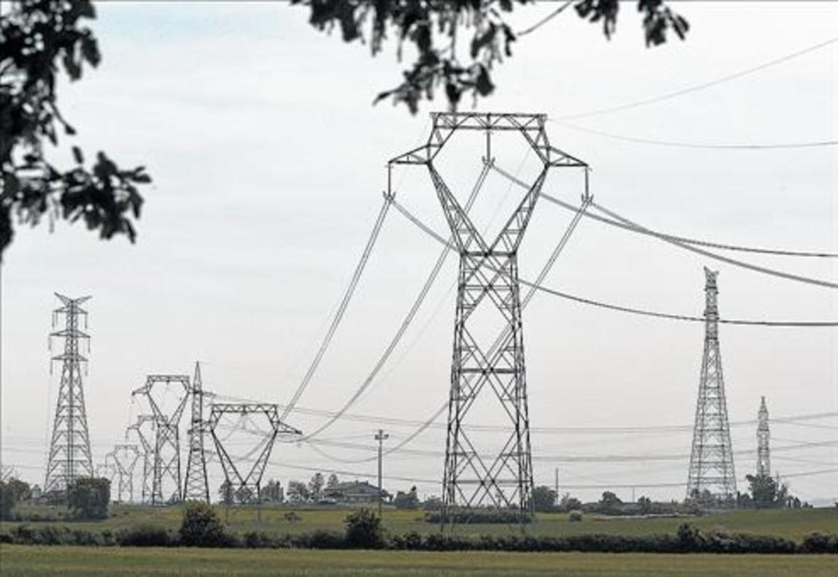 Una imagen del tendido eléctrico. Una imagen del tendido eléctrico.