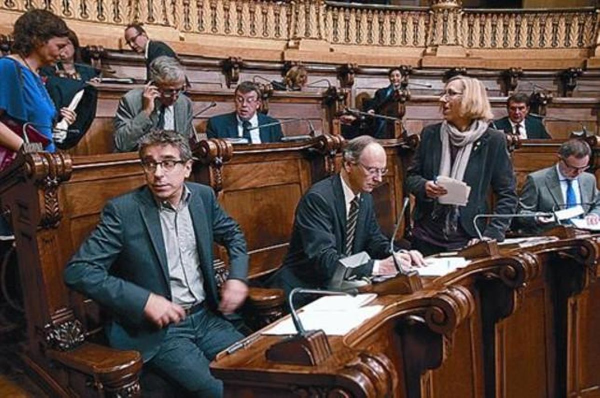Jordi Martí y otros concejales socialistas, en el pleno de octubre. Jordi Martí y otros concejales socialistas, en el pleno de octubre.