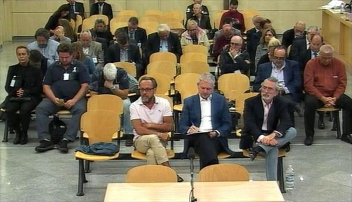 Álvaro Pérez Alonso, ’el Bigotes’, Pablo Crespo y Francisco Correa, cabecillas de Gürtel, se enfrentan a penas de más de veinte años de cárcel Álvaro Pérez Alonso, ’el Bigotes’, Pablo Crespo y Francisco Correa, cabecillas de Gürtel, se enfrentan a penas de más de veinte años de cárcel