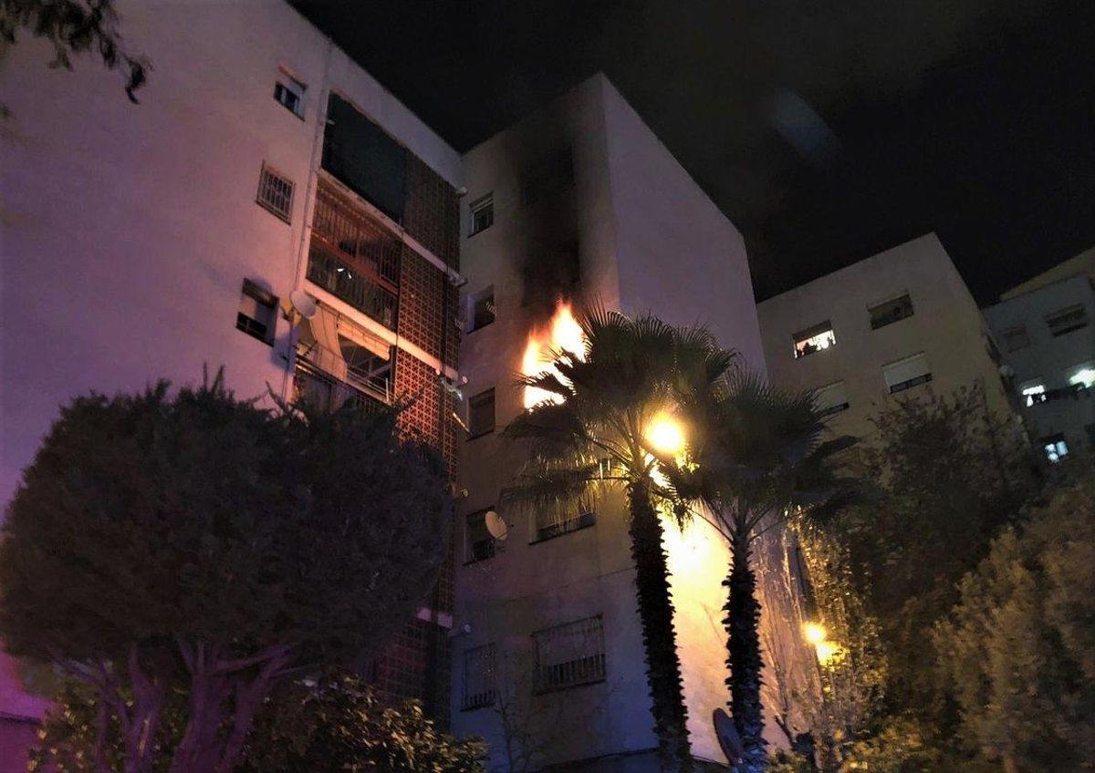 Incendio en un piso del pasaje de Juli Garreta de Santa Coloma de Gramenet. Incendio en un piso del pasaje de Juli Garreta de Santa Coloma de Gramenet.