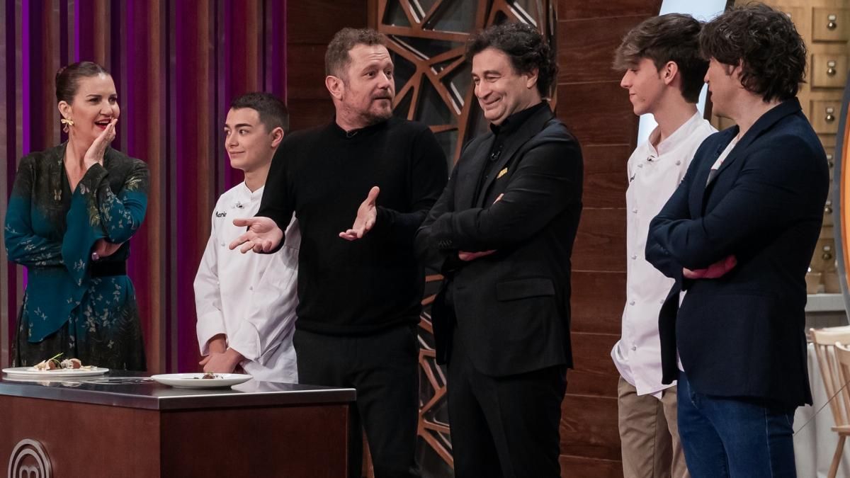 Mario Palacios, El Monaguillo y Manuel Esteve junto al jurado de ’Masterchef 9’. Mario Palacios, El Monaguillo y Manuel Esteve junto al jurado de ’Masterchef 9’.