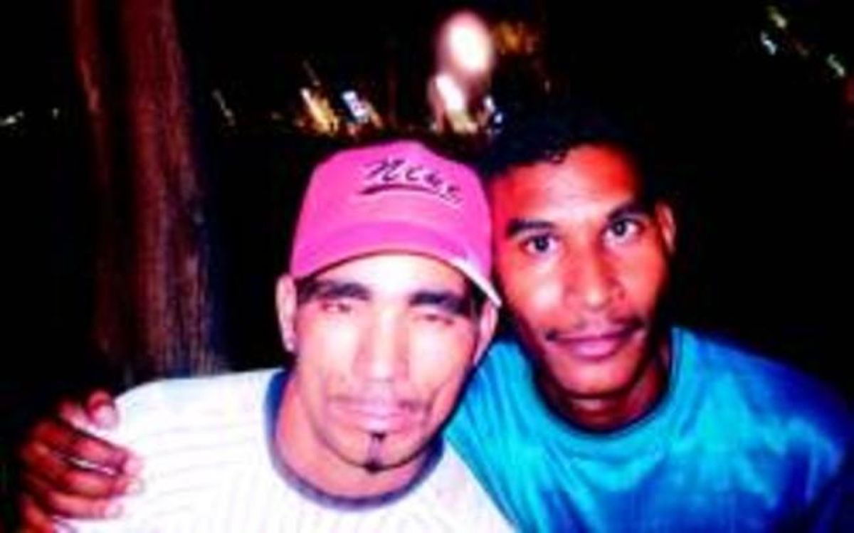 Nuevos tiempos Samuel Oliva (derecha) y Arturo Mazó, en el Parque de la Fraternidad de La Habana. Nuevos tiempos Samuel Oliva (derecha) y Arturo Mazó, en el Parque de la Fraternidad de La Habana.