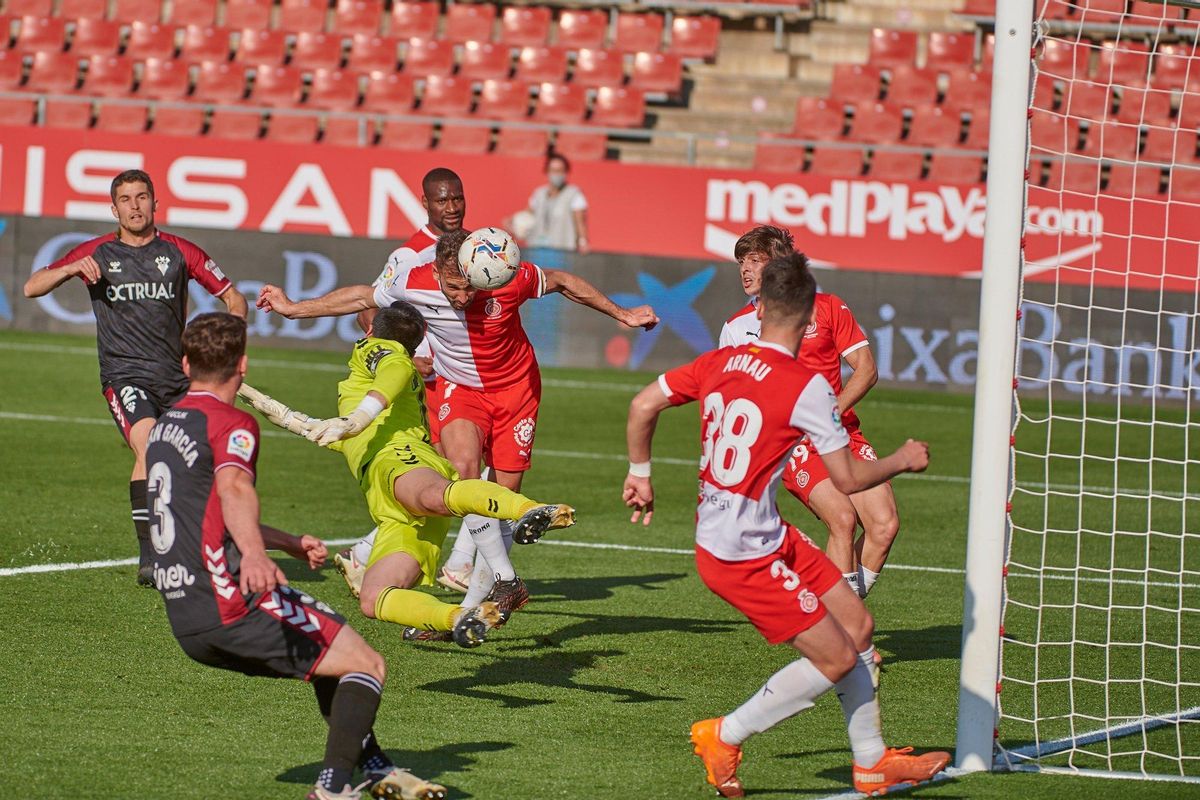 Stuani anota el decisivo gol del triunfo sobre el Albacete. Stuani anota el decisivo gol del triunfo sobre el Albacete.