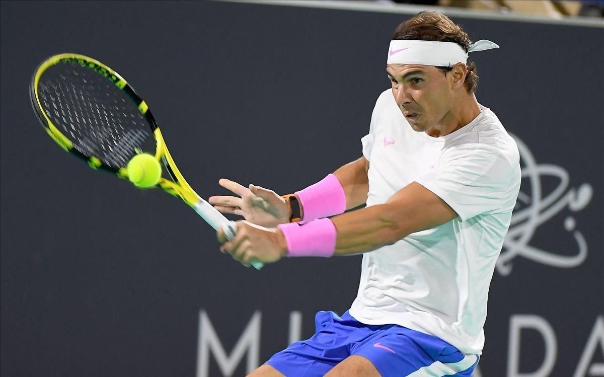 Rafa Nadal, en acción durante la final contra Tsitsipas en Mubadala Rafa Nadal, en acción durante la final contra Tsitsipas en Mubadala