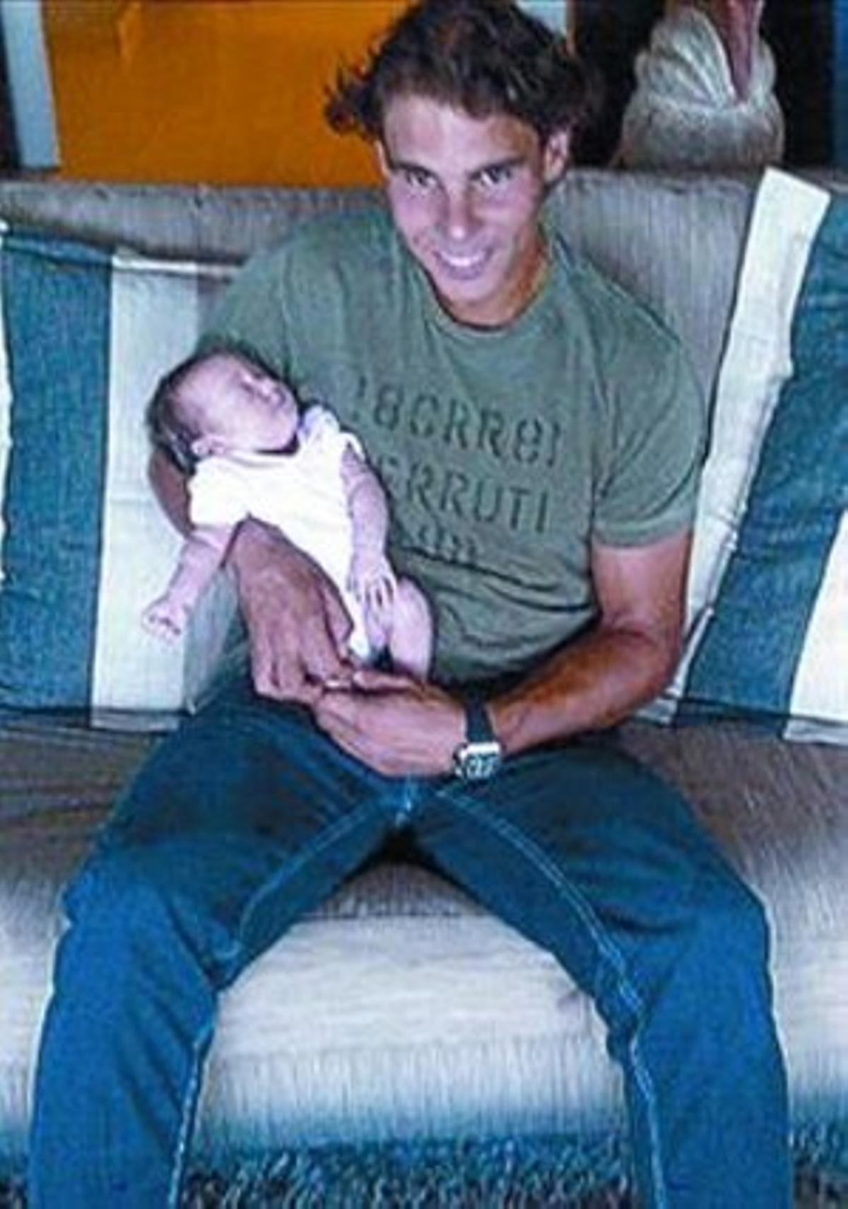 Rafa Nadal conoce a la hija de Carlos Moyá