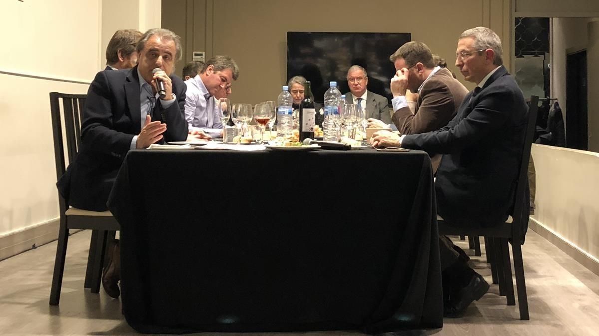 Acto celebrado en Barcelona por los amigos de Sandro Rosell. A la izquierda, el abogado Pau Molins. Acto celebrado en Barcelona por los amigos de Sandro Rosell. A la izquierda, el abogado Pau Molins.