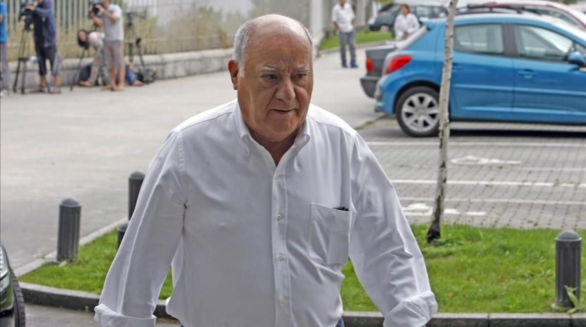 Amancio Ortega, en una de sus escasas apariciones públicas, en el 2013. Amancio Ortega, en una de sus escasas apariciones públicas, en el 2013.