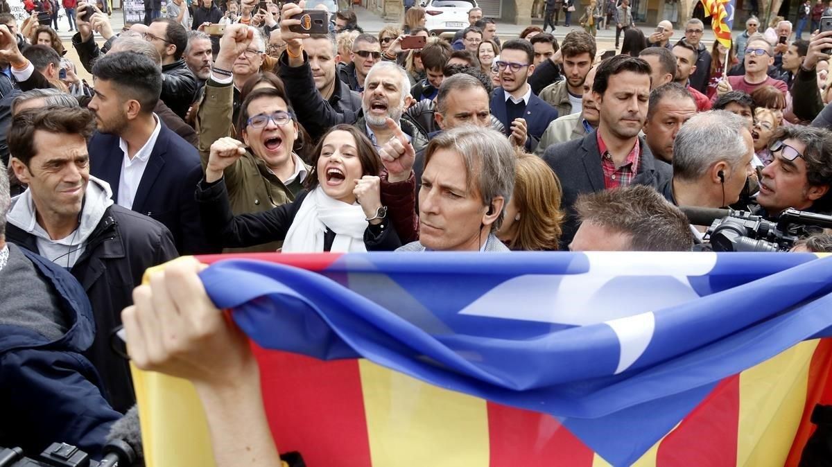 Arrimadas durante su visita a Vic. Arrimadas durante su visita a Vic.