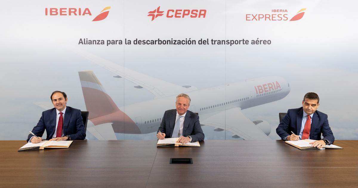 Cepsa e Iberia se alían para producir biocombustibles para los aviones