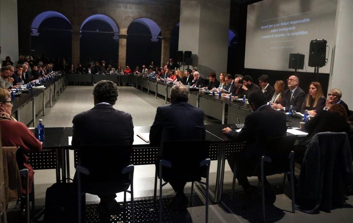 Reunión de la Mesa de partidos y entidades contra el racismo, este lunes, en el Ars Santa Mònica. Reunión de la Mesa de partidos y entidades contra el racismo, este lunes, en el Ars Santa Mònica.