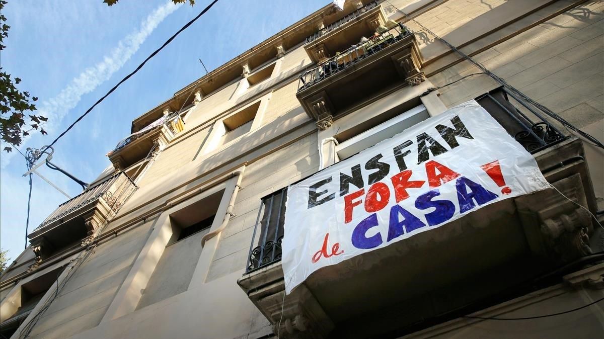 Pancartas en el Poblenou, en el 2017. Pancartas en el Poblenou, en el 2017.