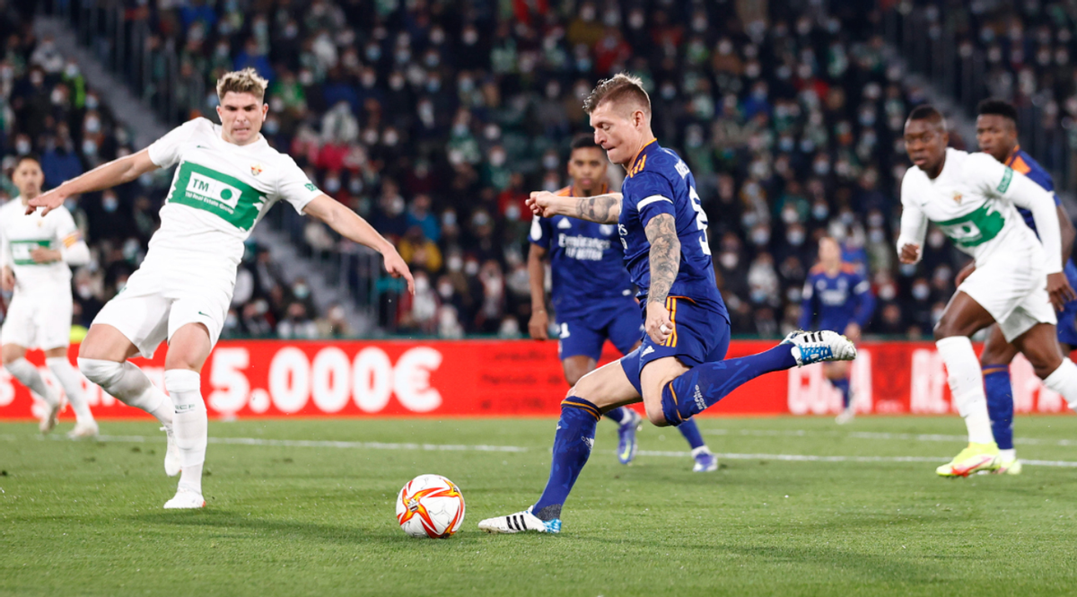 Kroos, en una jugada del partido de Copa ante el Elche.