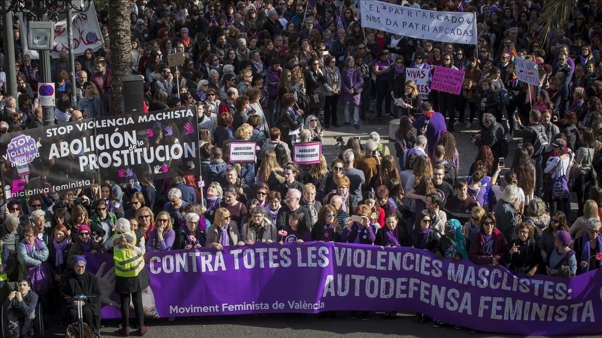 "Jueves naranja, viernes negro y la perpetuación de los estereotipos machistas" "Jueves naranja, viernes negro y la perpetuación de los estereotipos machistas"