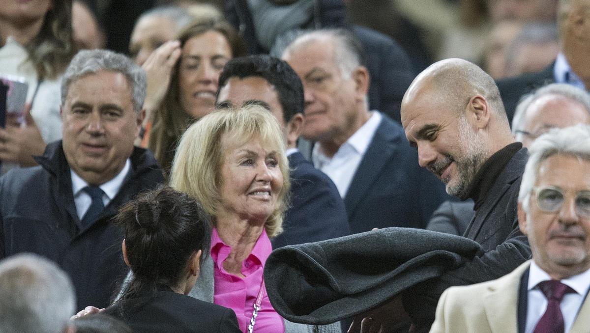 L'ovació del Camp Nou al seu personatge il·lustre més estimat L'ovació del Camp Nou al seu personatge il·lustre més estimat
