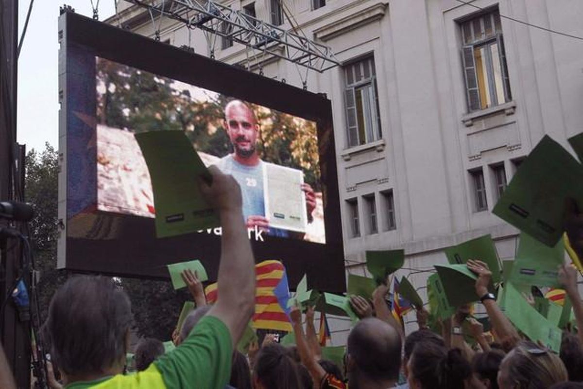 El vídeo de Guardiola, proyectado al final de la manifestación. El vídeo de Guardiola, proyectado al final de la manifestación.