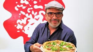 El xef triestrellat Jesús Sánchez, pizzer per un mes