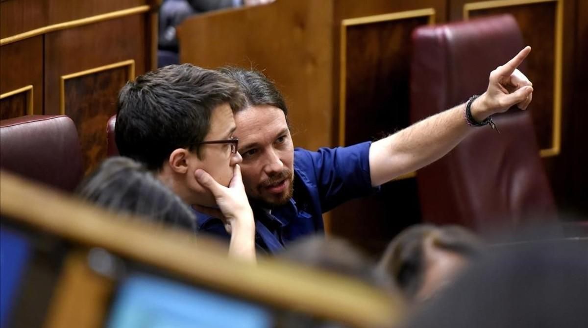 Pablo Iglesias e Íñigo Errejón durante el pleno en Congreso. Pablo Iglesias e Íñigo Errejón durante el pleno en Congreso.