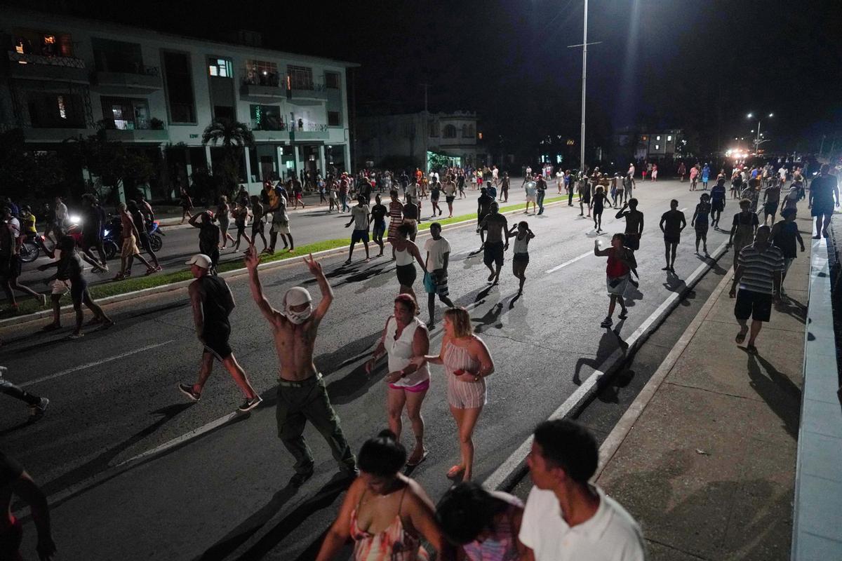 Protestas y problemas en Cuba tras el apagón eléctrico prolongado después del huracán Ian en La Habana Protestas y problemas en Cuba tras el apagón eléctrico prolongado después del huracán Ian en La Habana