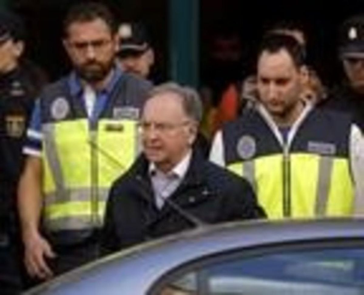 El juez embarga medio centenar de cuentas y propiedades a los presidentes de Manos Limpias y Ausbanc El juez embarga medio centenar de cuentas y propiedades a los presidentes de Manos Limpias y Ausbanc