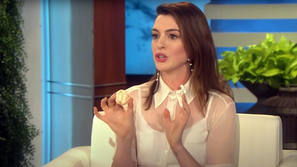 La broma de Anne Hathaway para explicar por qué jamás debes fiarte de un famoso