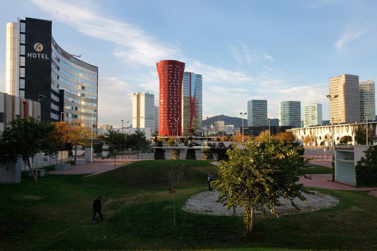 Vista de plaza europa, de l’Hospitalet, con el hotel Porta Fira en el centro de la imagen.